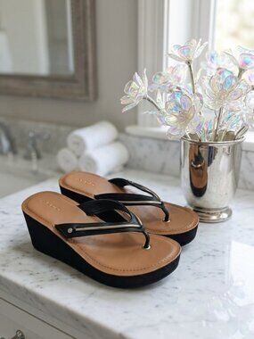 ALDO Sobrylla Black Platform Wedge Thong Sandals - Gold Detail - Size 8